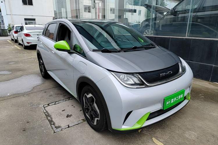 Used BYD Dolphin 2021 405 km Fashion Edition Front Right 45 Deg