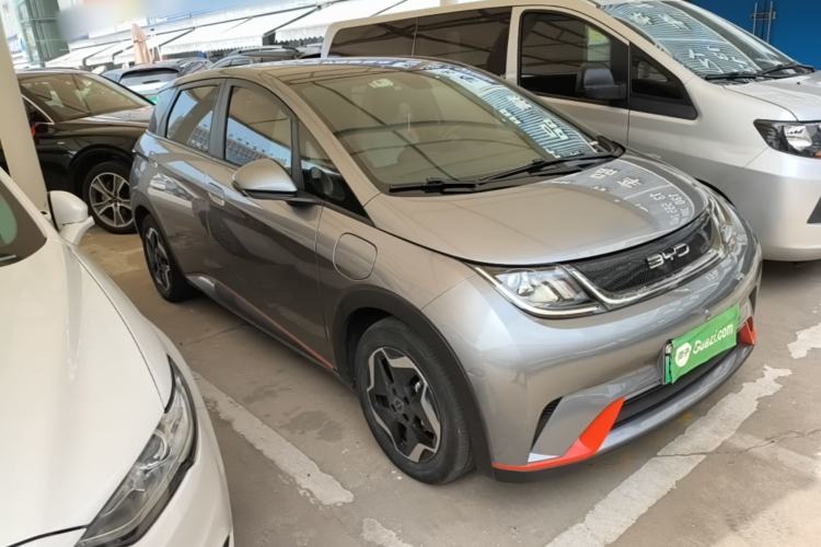 Used BYD Dolphin 2021 405 km Fashion Edition Front Right 45 Deg