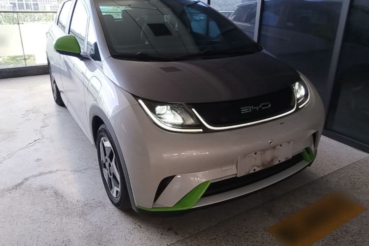 Used BYD Dolphin 2021 405 km Fashion Edition Front Right 45 Deg