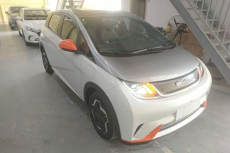 Used BYD Dolphin 2021 405 km Free Version Front Right 45 Deg