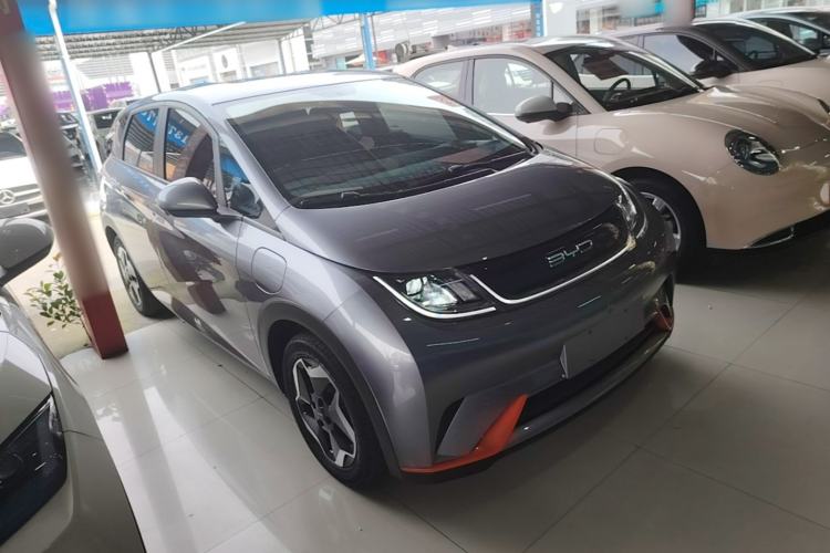 Used BYD Dolphin 2021 405 km Free Version Front Right 45 Deg
