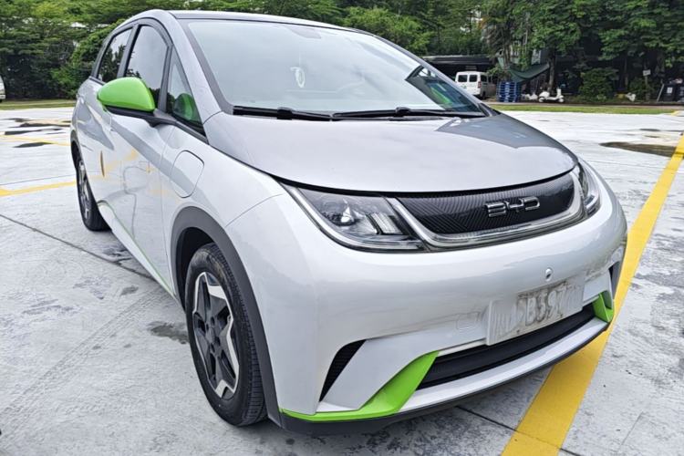 Used BYD Dolphin 2021 405 km Fashion Edition Front Right 45 Deg