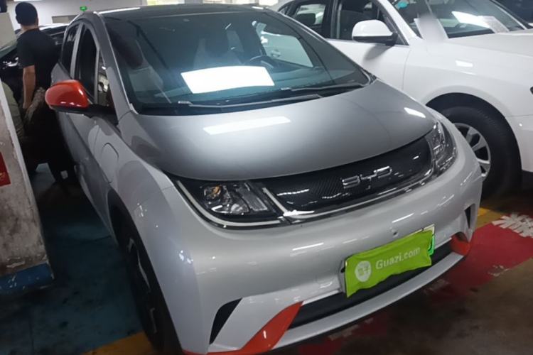 Used BYD Dolphin 2021 405 km Fashion Edition Front Right 45 Deg