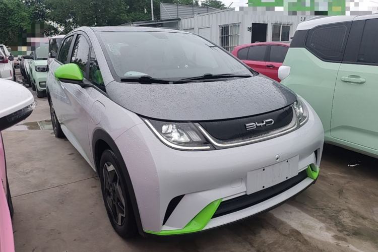 Used BYD Dolphin 2021 405 km Fashion Edition Front Right 45 Deg
