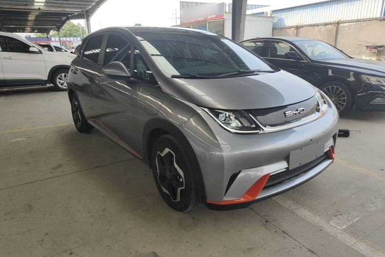Used BYD Dolphin 2021 405 km Fashion Edition Front Right 45 Deg