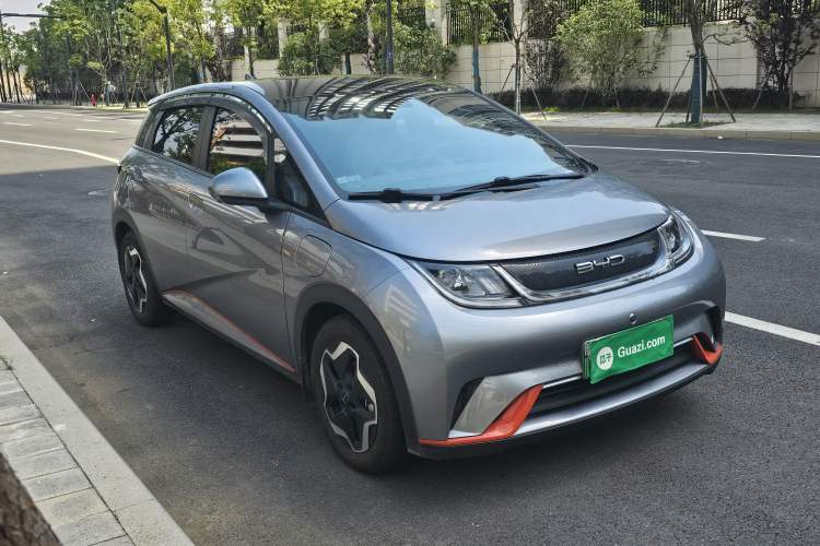 Used BYD Dolphin 2021 405 km Fashion Edition Front Right 45 Deg