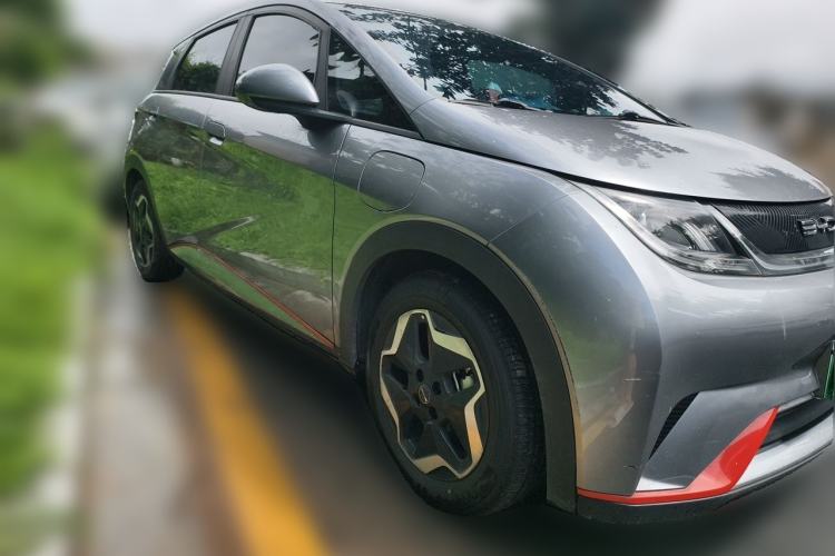 Used BYD Dolphin 2021 405 km Fashion Edition Front Right 45 Deg