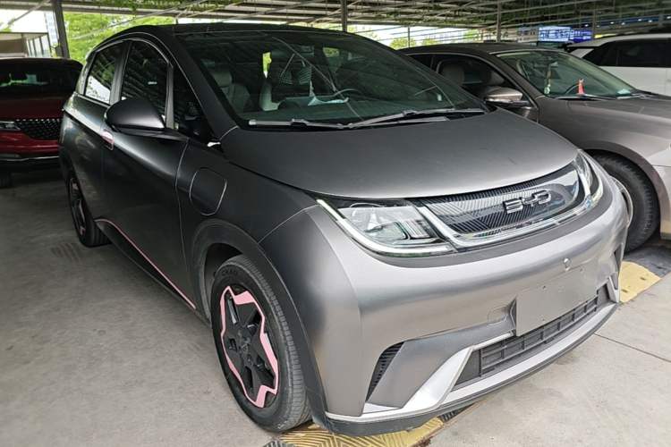 Used BYD Dolphin 2021 405 km Fashion Edition Front Right 45 Deg