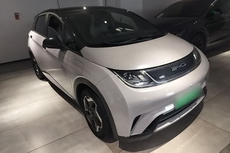 Used BYD Dolphin 2021 405 km Fashion Edition Front Right 45 Deg