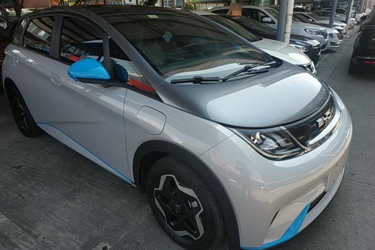 Used BYD Dolphin 2021 405 km Fashion Edition Front Right 45 Deg