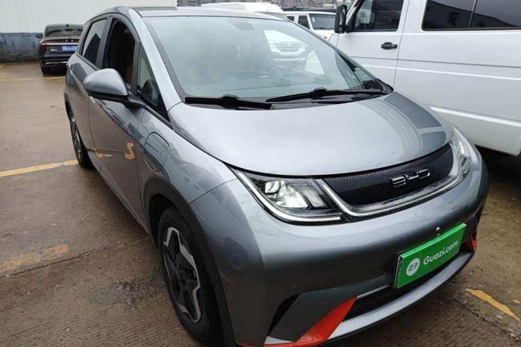 Used BYD Dolphin 2021 405 km Fashion Edition Front Right 45 Deg