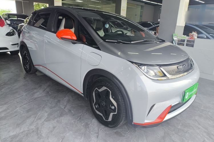 Used BYD Dolphin 2021 405 km Fashion Edition Front Right 45 Deg