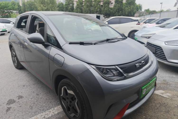 Used BYD Dolphin 2021 405 km Fashion Edition Front Right 45 Deg