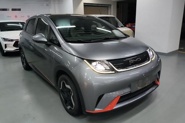 Used BYD Dolphin 2021 405 km Fashion Edition Front Right 45 Deg