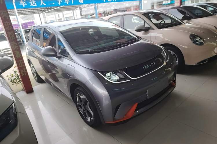 Used BYD Dolphin 2021 405 km Free Version Front Right 45 Deg