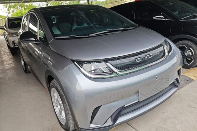 Used BYD Dolphin 2021 405 km Fashion Edition Front Right 45 Deg