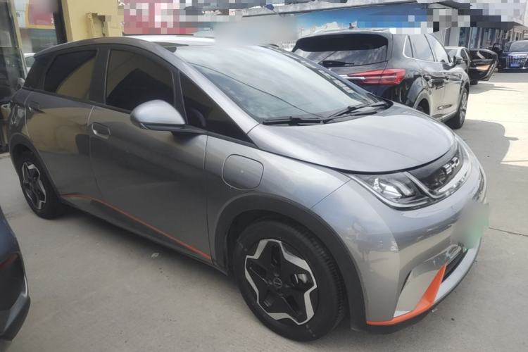 Used BYD Dolphin 2021 405 km Fashion Edition Front Right 45 Deg