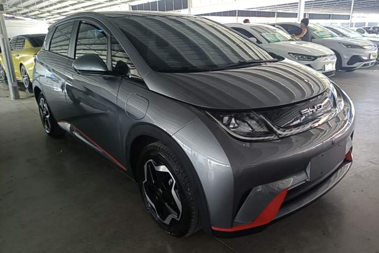 Used BYD Dolphin 2021 405 km Fashion Edition Front Right 45 Deg