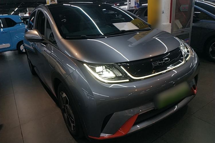 Used BYD Dolphin 2021 405 km Fashion Edition Front Right 45 Deg