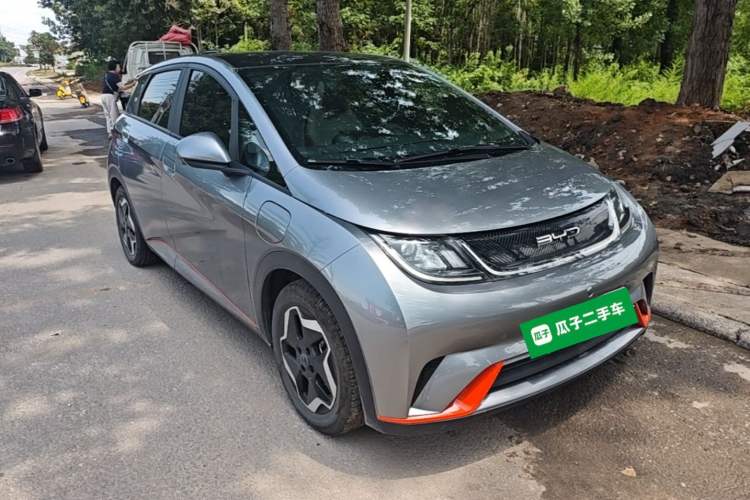 Used BYD Dolphin 2021 405 km Fashion Edition Front Right 45 Deg