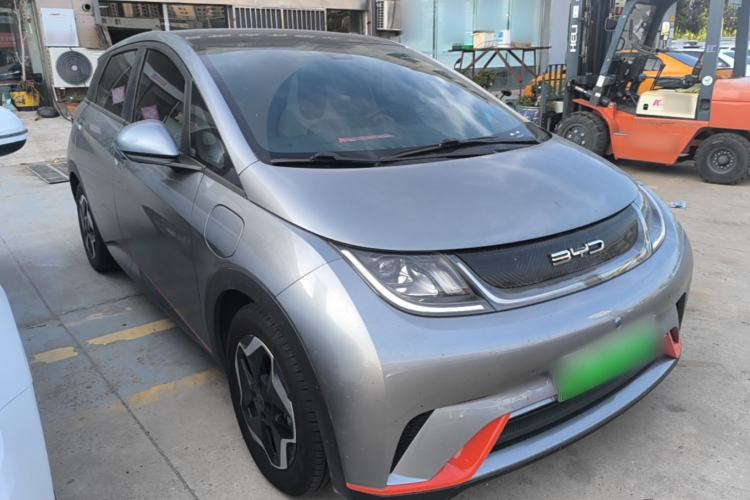 Used BYD Dolphin 2021 405 km Fashion Edition Front Right 45 Deg