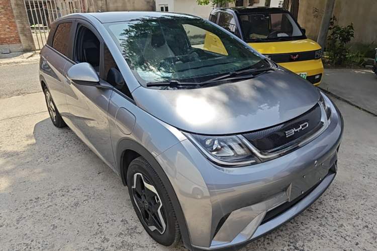 Used BYD Dolphin 2021 405 km Fashion Edition Front Right 45 Deg