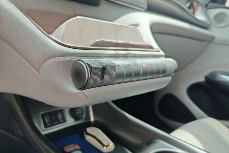 Used BYD Dolphin 2021 405 km Fashion Edition Gear Lever