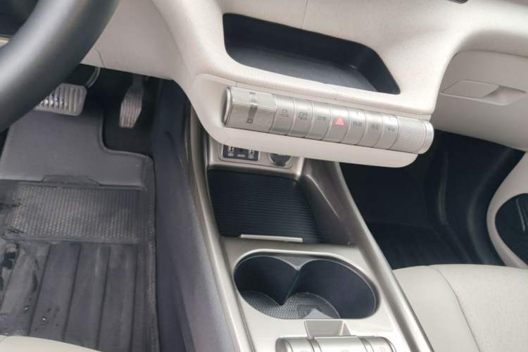 Used BYD Dolphin 2021 405 km Fashion Edition Gear Lever