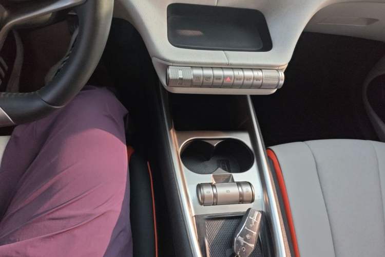Used BYD Dolphin 2021 405 km Fashion Edition Gear Lever