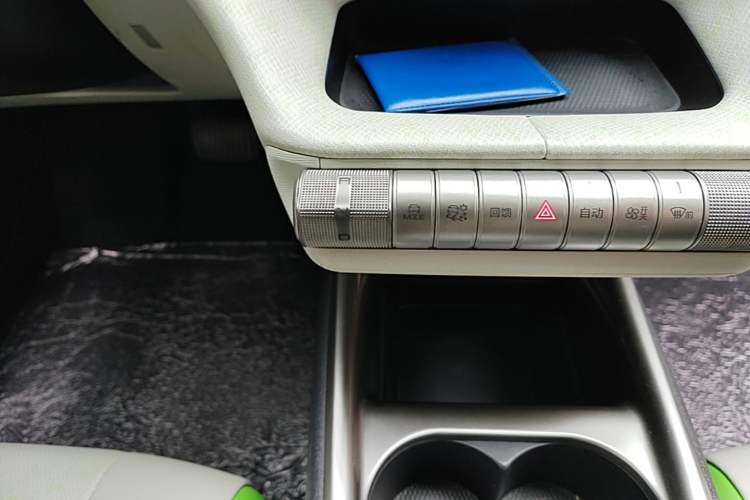 Used BYD Dolphin 2021 405 km Fashion Edition Gear Lever