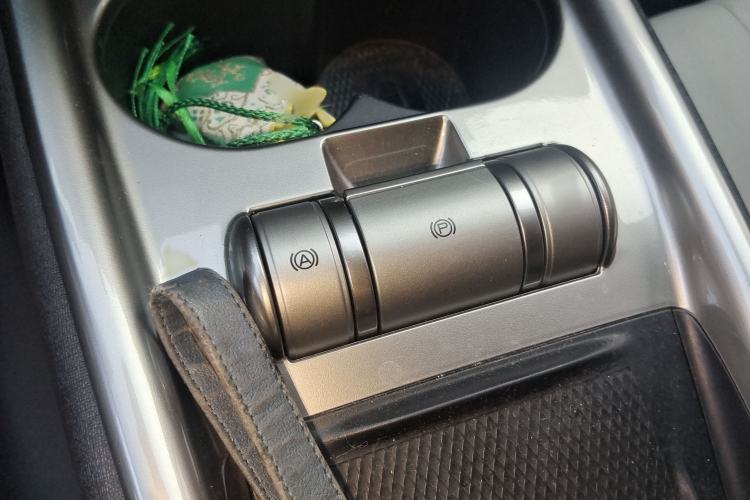 Used BYD Dolphin 2021 405 km Fashion Edition Gear Lever