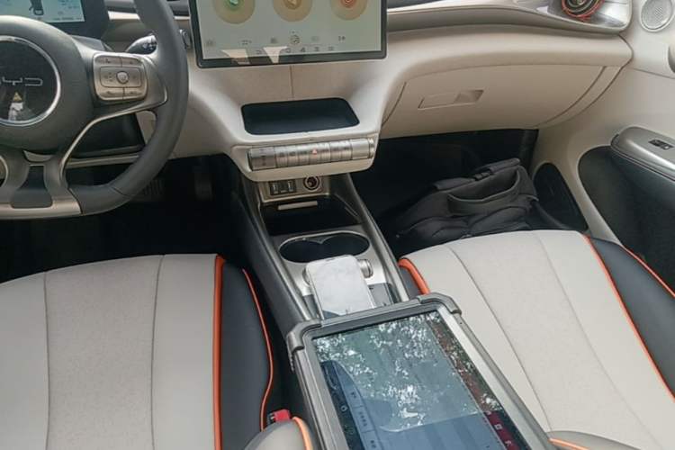 Used BYD Dolphin 2021 405 km Fashion Edition Gear Lever