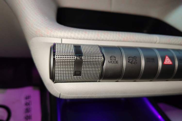 Used BYD Dolphin 2021 405 km Fashion Edition Gear Lever
