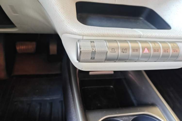 Used BYD Dolphin 2021 405 km Fashion Edition Gear Lever