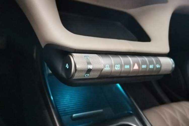 Used BYD Dolphin 2021 405 km Fashion Edition Gear Lever