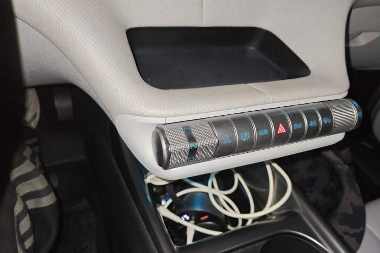 Used BYD Dolphin 2021 405 km Fashion Edition Gear Lever