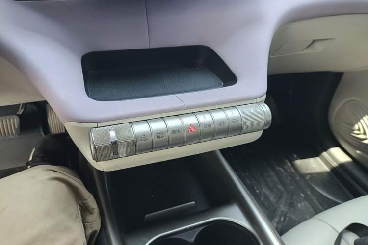 Used BYD Dolphin 2021 405 km Fashion Edition Gear Lever