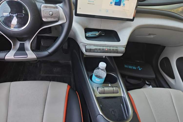 Used BYD Dolphin 2021 405 km Fashion Edition Gear Lever