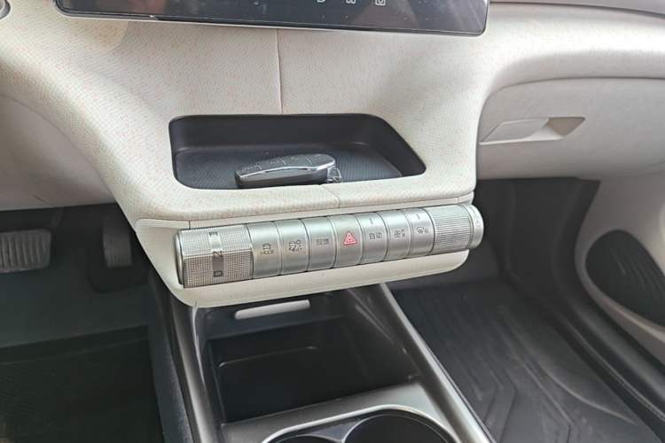 Used BYD Dolphin 2021 405 km Fashion Edition Gear Lever