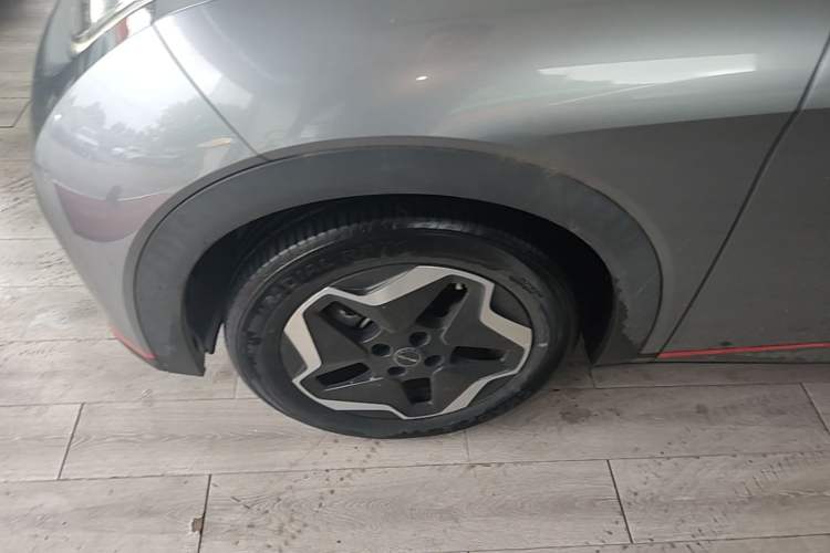 Used BYD Dolphin 2021 405 km Fashion Edition Left Front Wheel Hub