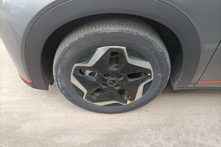 Used BYD Dolphin 2021 405 km Fashion Edition Left Front Wheel Hub