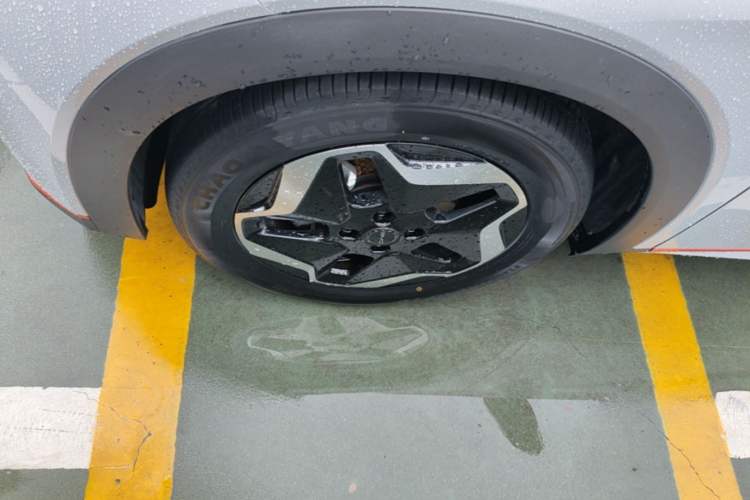 Used BYD Dolphin 2021 405 km Fashion Edition Left Front Wheel Hub