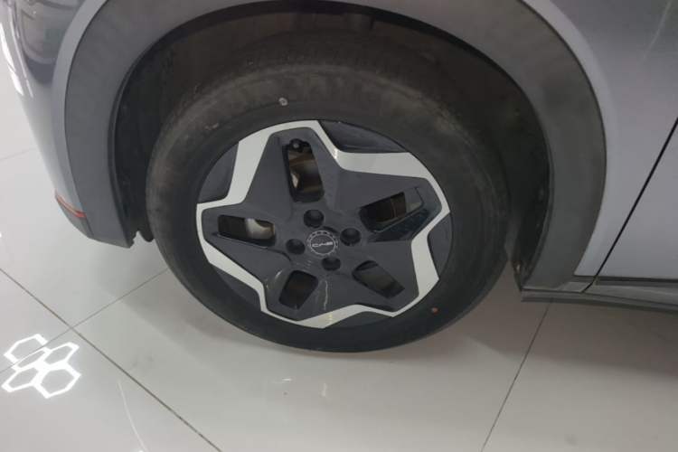 Used BYD Dolphin 2021 405 km Fashion Edition Left Front Wheel Hub