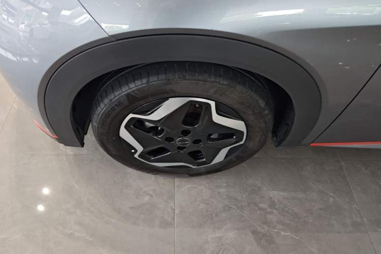 Used BYD Dolphin 2021 405 km Fashion Edition Left Front Wheel Hub