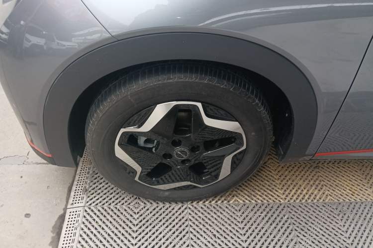 Used BYD Dolphin 2021 405 km Fashion Edition Left Front Wheel Hub