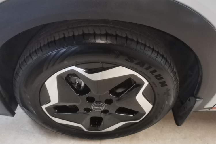 Used BYD Dolphin 2021 405 km Fashion Edition Left Front Wheel Hub