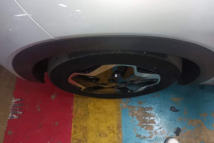 Used BYD Dolphin 2021 405 km Fashion Edition Left Front Wheel Hub