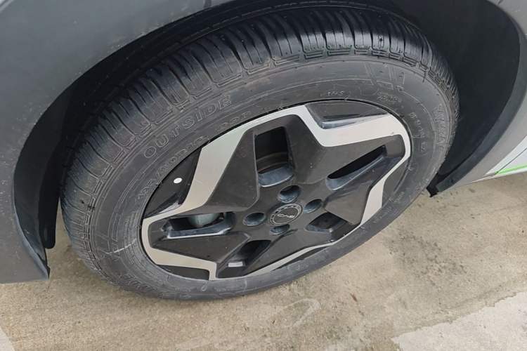 Used BYD Dolphin 2021 405 km Fashion Edition Left Front Wheel Hub