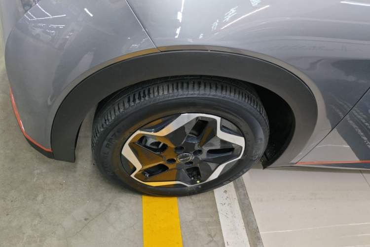 Used BYD Dolphin 2021 405 km Fashion Edition Left Front Wheel Hub