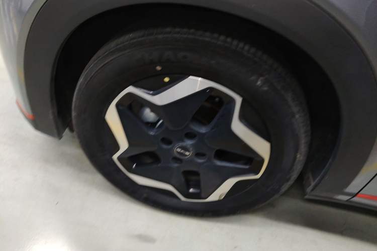 Used BYD Dolphin 2021 405 km Fashion Edition Left Front Wheel Hub